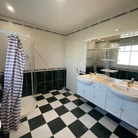 Maison Recente Avec Jardin, 4 Chambres, Proche Et Commerces A - Fr-1-426-129 * Bouin (Vendee)