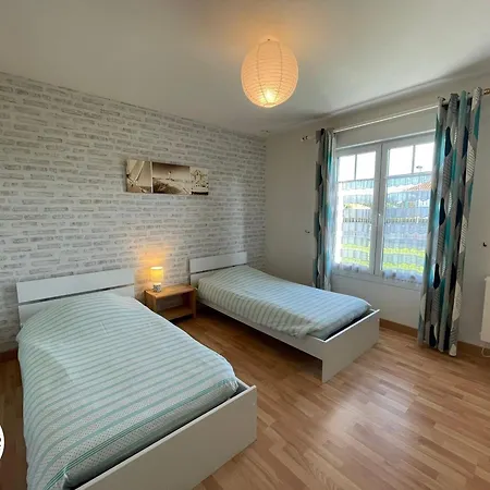 Maison Recente Avec Jardin, 4 Chambres, Proche Et Commerces A - Fr-1-426-129