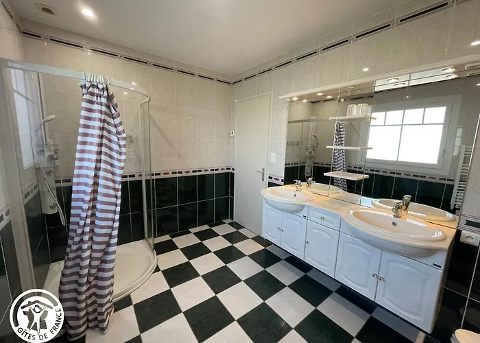 Maison Récente Avec Jardin, 4 Chambres, Proche Et Commerces à - Fr-1-426-129 * Bouin (Vendee)