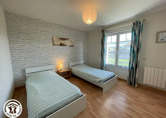 Maison Récente Avec Jardin, 4 Chambres, Proche Et Commerces à - Fr-1-426-129